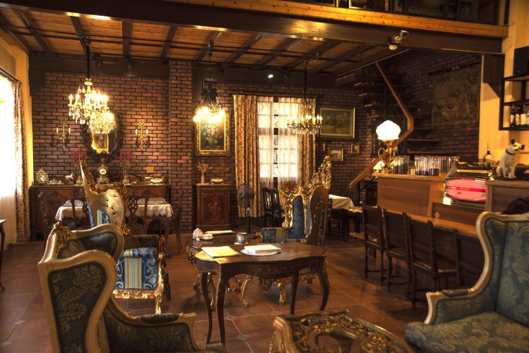 Mishka Coffee Antique 米嘻咖咖啡古董傢俱