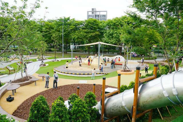 中央藝文公園_華山大草原遊戲場