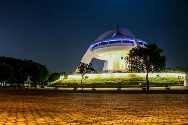北回歸線標誌公園及北回二館太空教育館(太空教育館戶外溜滑梯遊憩區整修中)