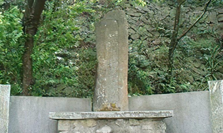 尖山湖紀念碑