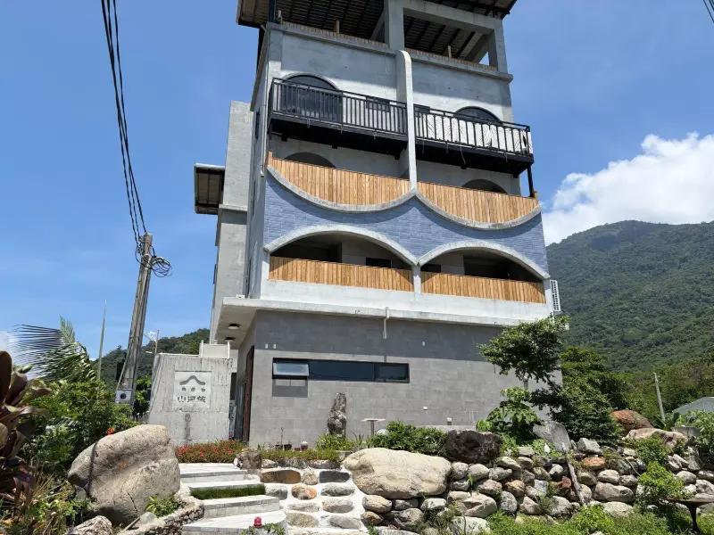 山河依溫泉民宿：慢遊太麻里金崙的暖湯與海景據點