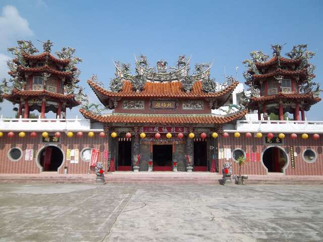 左鎮北極殿