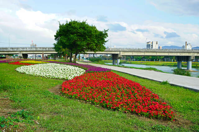 成美右岸河濱公園