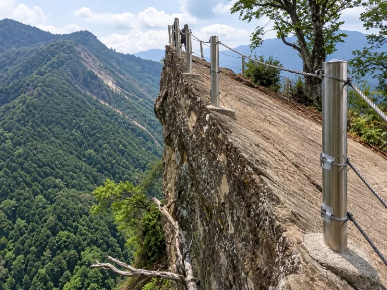 斯比斯比鐵達尼峭岩
