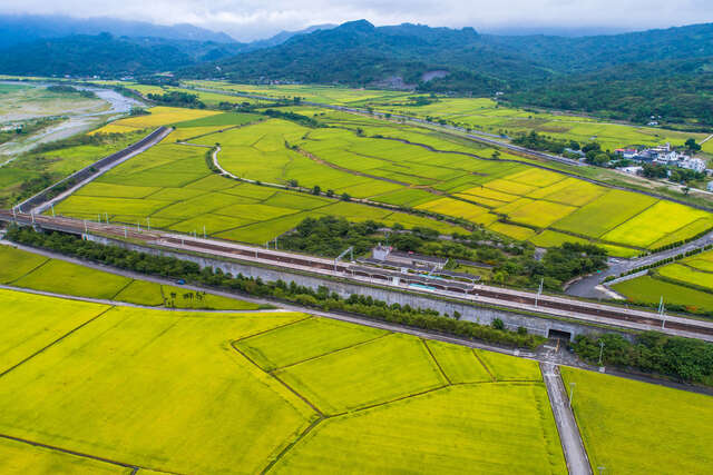東里車站與東里鐵馬驛站