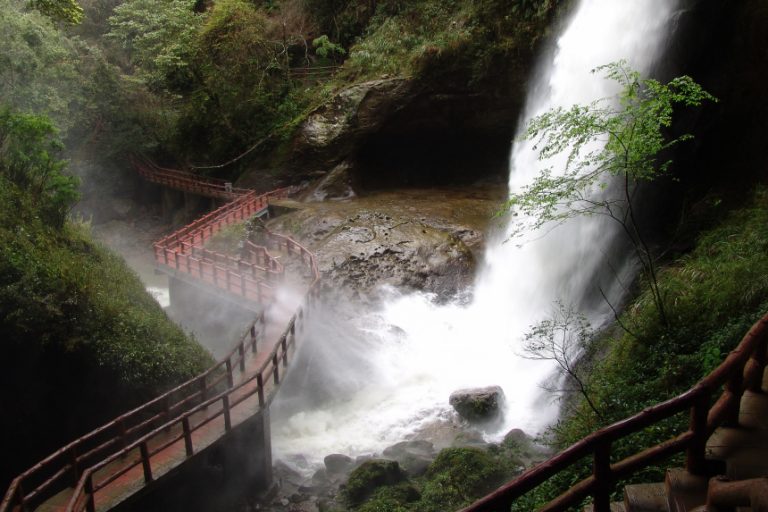 松瀧岩瀑布