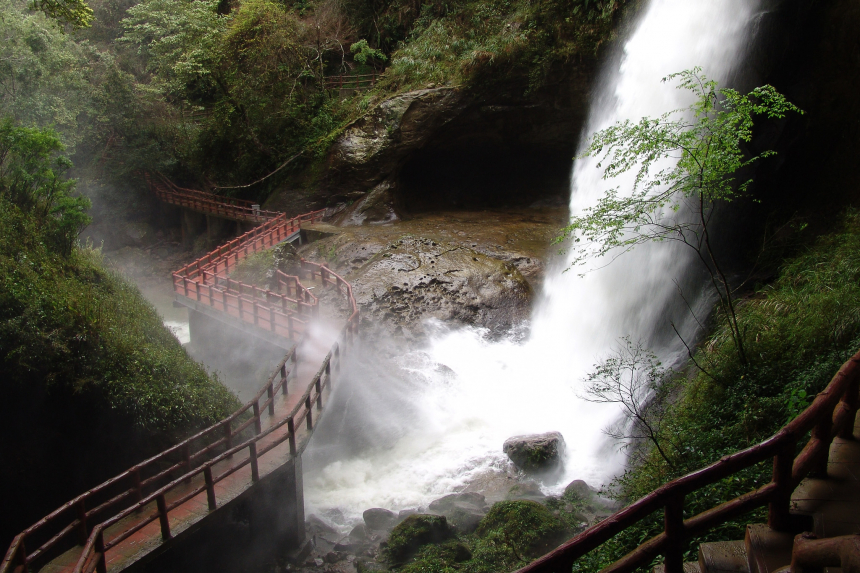 松瀧岩瀑布