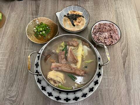 江鳥紅輕鬆食堂