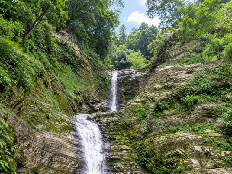 紮基谷瀑布群（八八水災後向未修復）