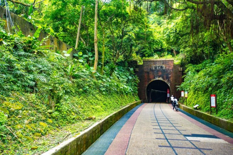 舊草嶺自行車隧道