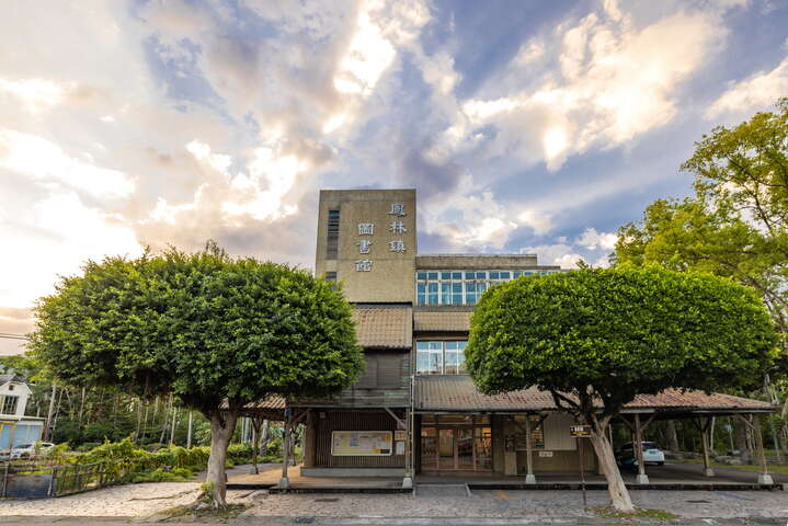 菸樓圖書館（鳳林鎮立圖書館）