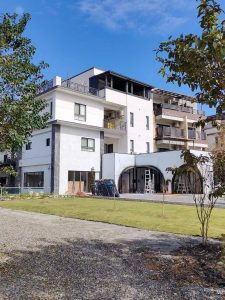 落腳冬山鴝花甜點民宿，漫遊河岸綠意與在地市集