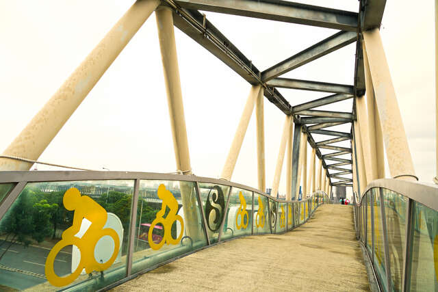 葫蘆國小跨堤人行陸橋