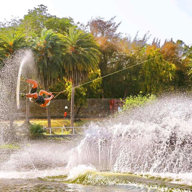蓮潭滑水主題樂園