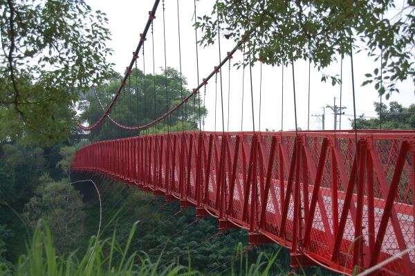 跨虹吊橋