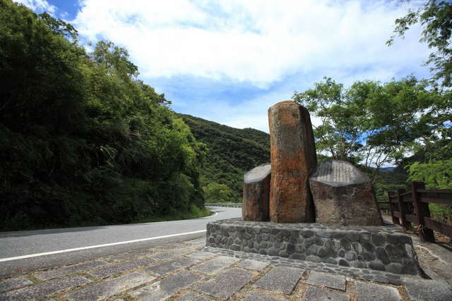 逢坂抗日紀念碑