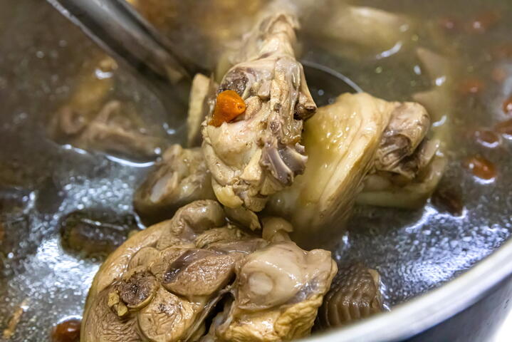 銓弘土雞城