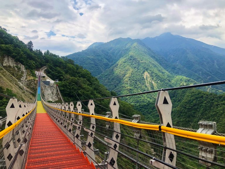 雙龍七彩吊橋園區