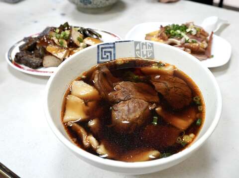 龍舫牛肉麵疙瘩