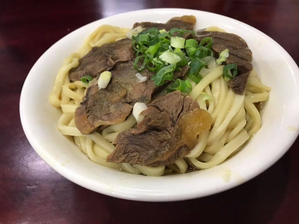 【高雄鹽埕】 排隊名店 港園牛肉麵傳承好味道
